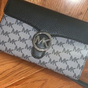 Micheal Kors crossbody